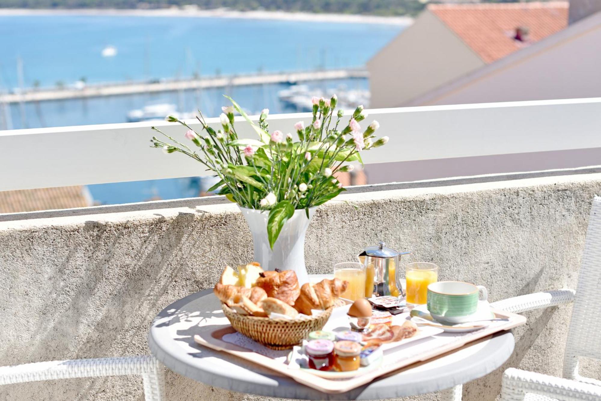 Hotel Le Rocher Calvi  Exteriör bild