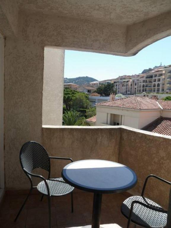 Hotel Le Rocher Calvi  Rum bild