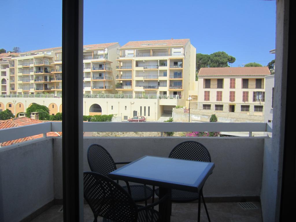 Hotel Le Rocher Calvi  Rum bild