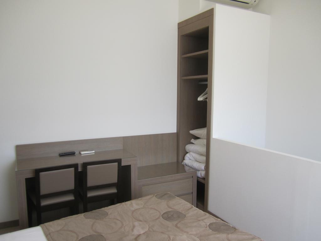 Hotel Le Rocher Calvi  Rum bild